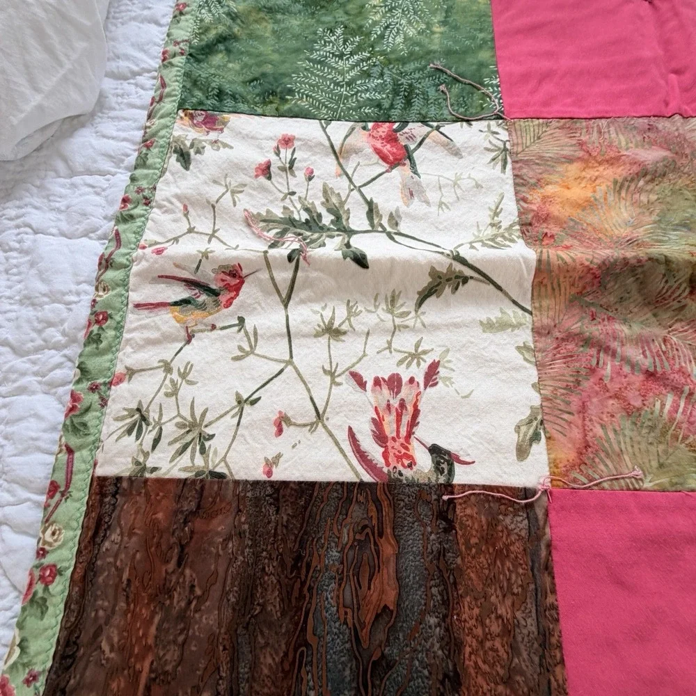Vintage Handmade Patchwork Quilt Hummingbird Floral Cottage Lap Quilt 34in